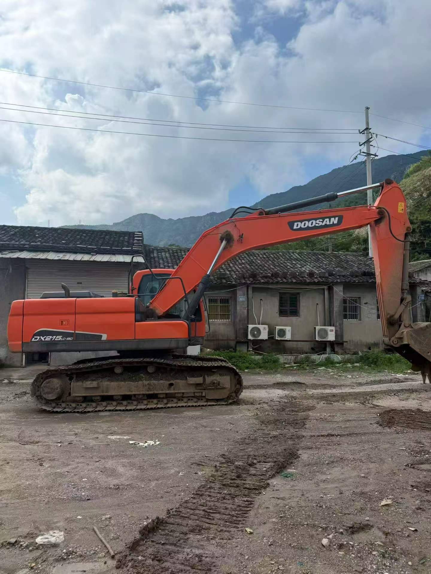 Buy Doosan DH215-7 Used Excavator / 9 Buy Doosan DH215-7 Used Excavator / 9