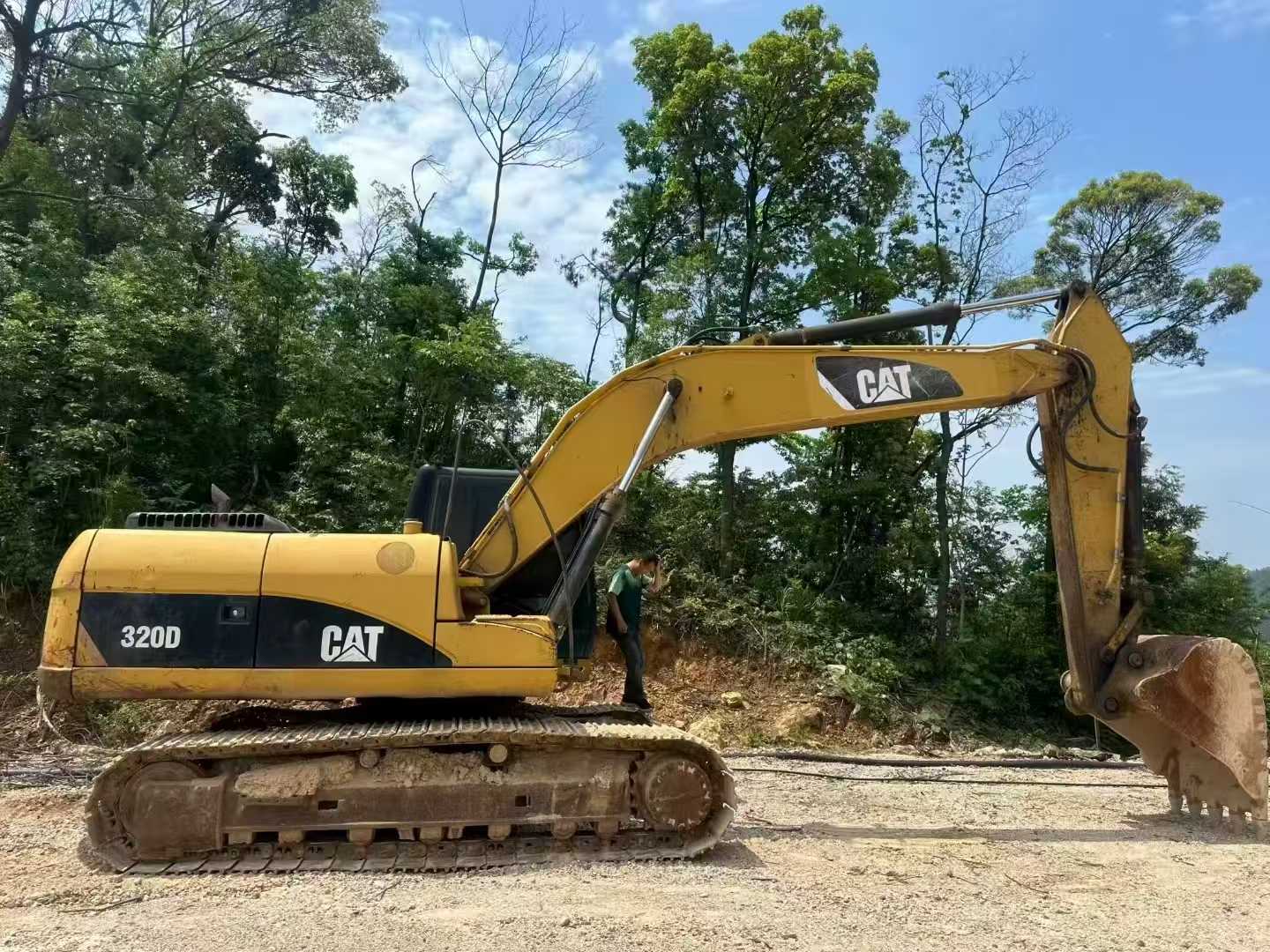 Buy Caterpillar 320D Used Excavator / 2 Buy Caterpillar 320D Used Excavator / 2