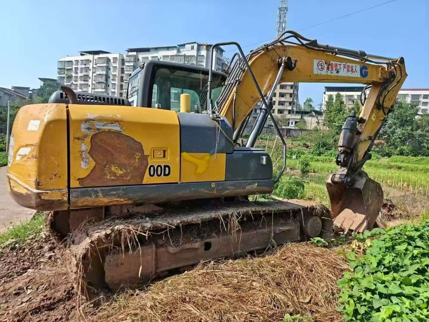 Buy XCMG XE135B Used Excavator / 1