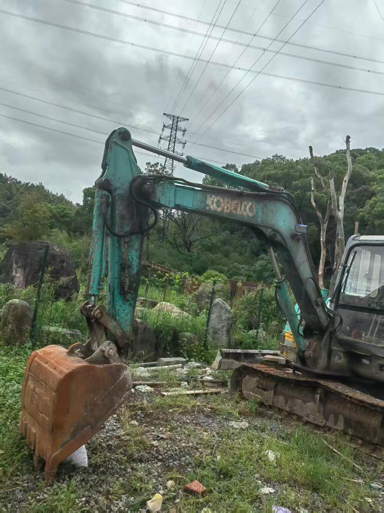 Buy Kobelco SK60 Used Excavator / 3 Buy Kobelco SK60 Used Excavator / 3