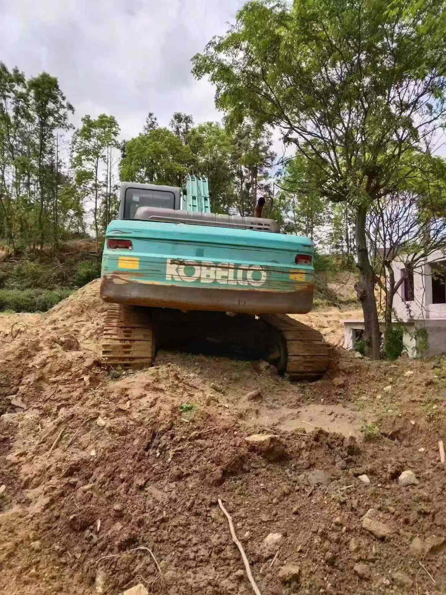 Buy Kobelco SK200-8 Used Excavator / 2 Buy Kobelco SK200-8 Used Excavator / 2