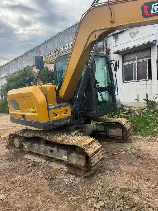 Buy XCMG XE75C Used Excavator / 1