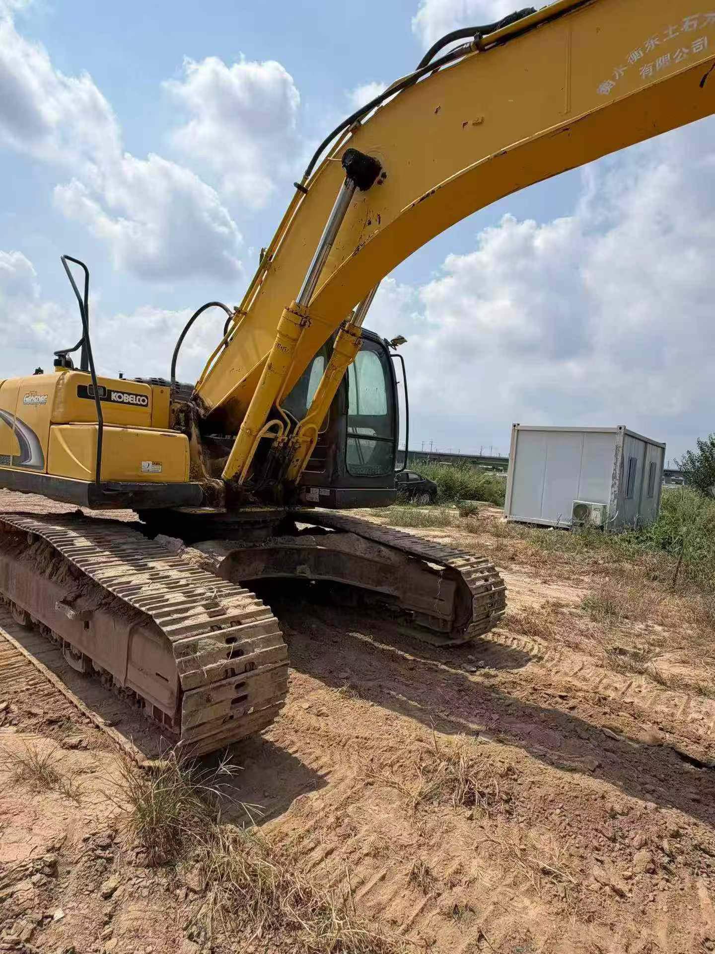 شراء حفارة Kobelco SK260 مستعملة / 2