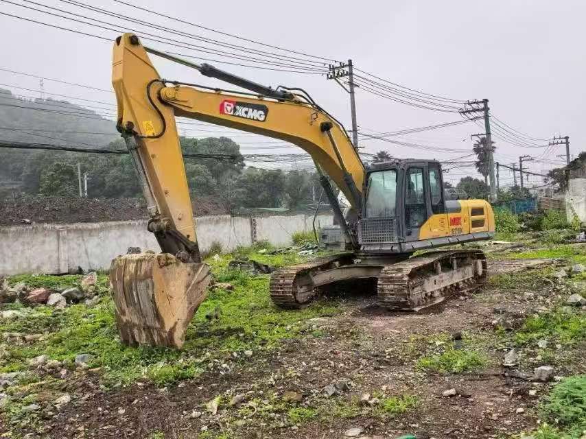 Compre Excavadora XCMG XE270DK Usada / 3