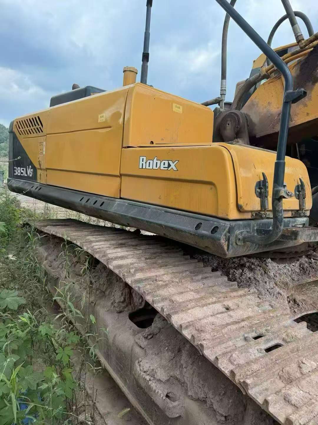 شراء حفارة Hyundai R335-7 مستعملة / 3