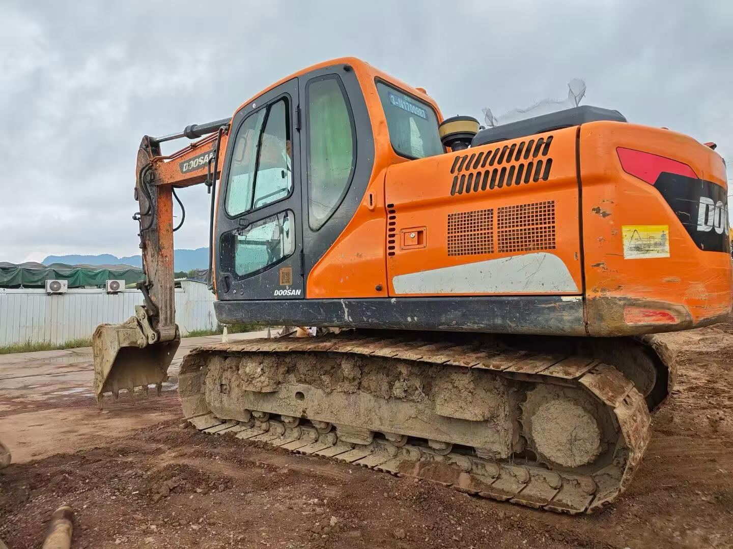 Buy Doosan S130W-3 Used Excavator / 1