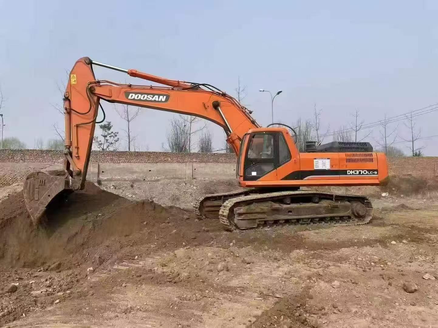 Buy Doosan DH370LC-9 Used Excavator / 1