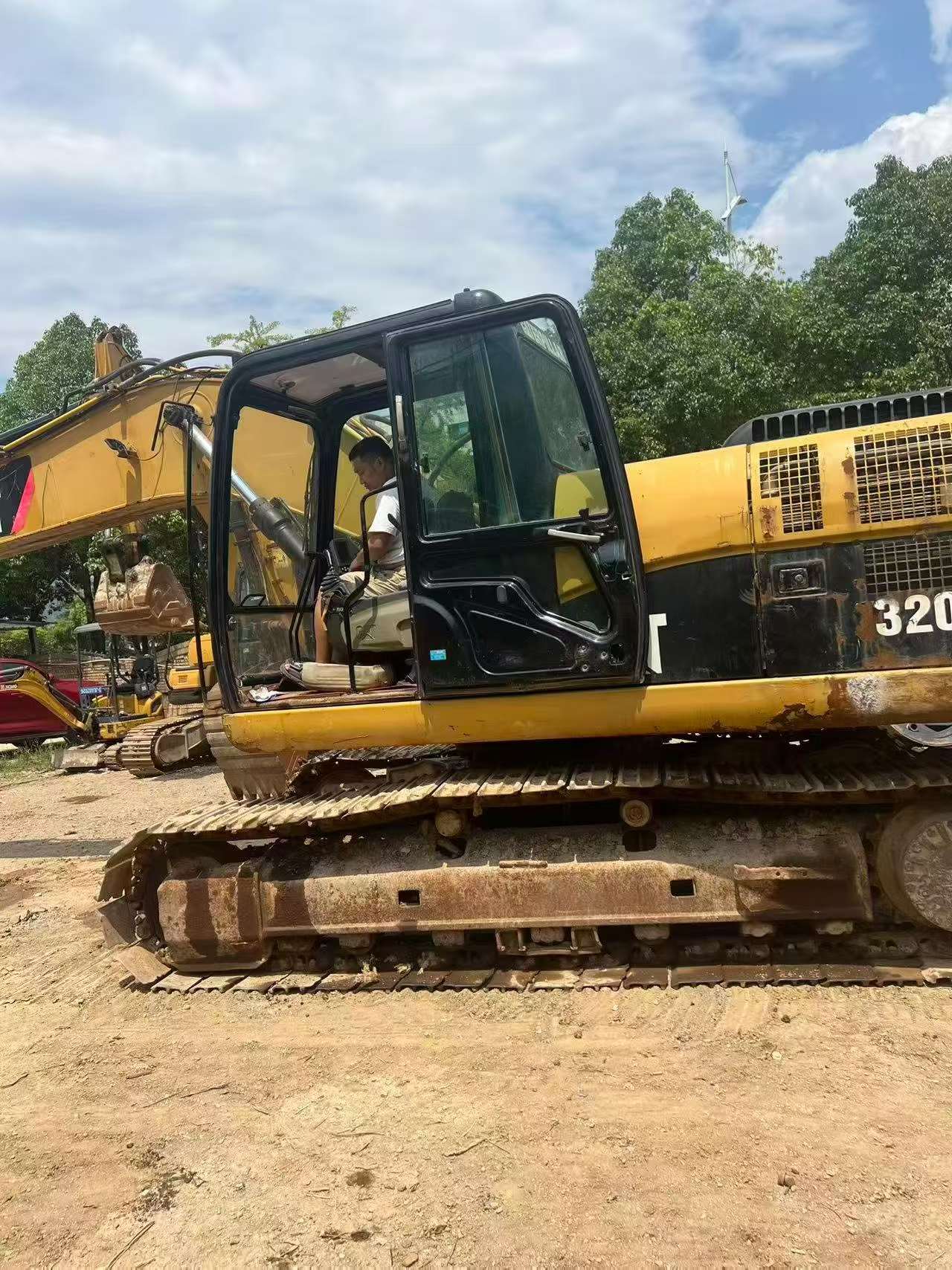 Buy Caterpillar 320D Used Excavator / 5 Buy Caterpillar 320D Used Excavator / 5