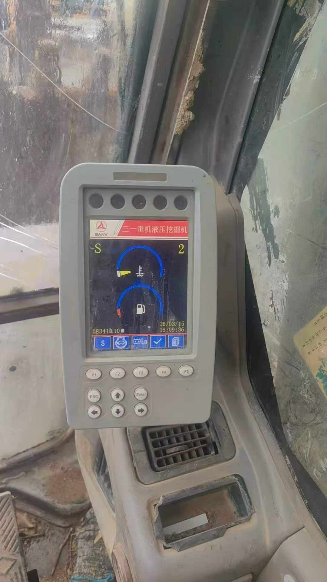 شراء حفارة Sany SY135C-8 مستعملة / 2