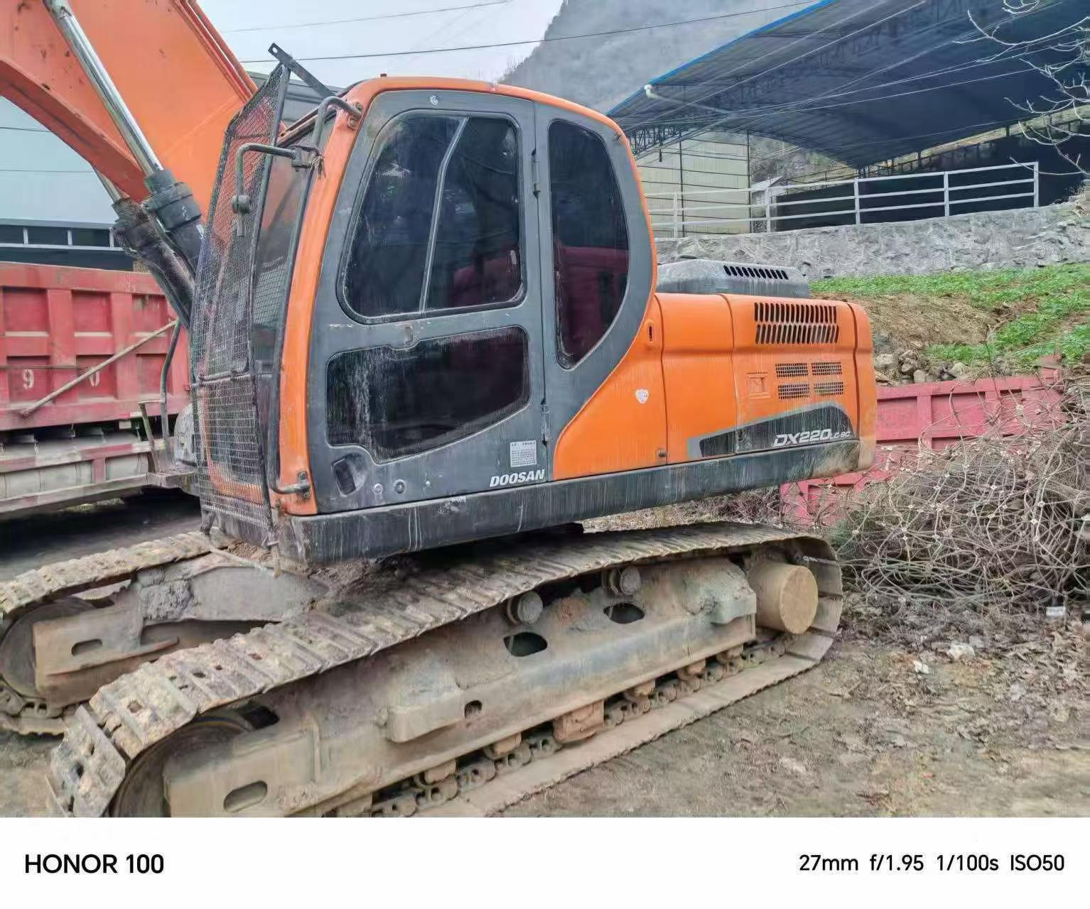 Buy Doosan DH215-7 Used Excavator / 7 Buy Doosan DH215-7 Used Excavator / 7