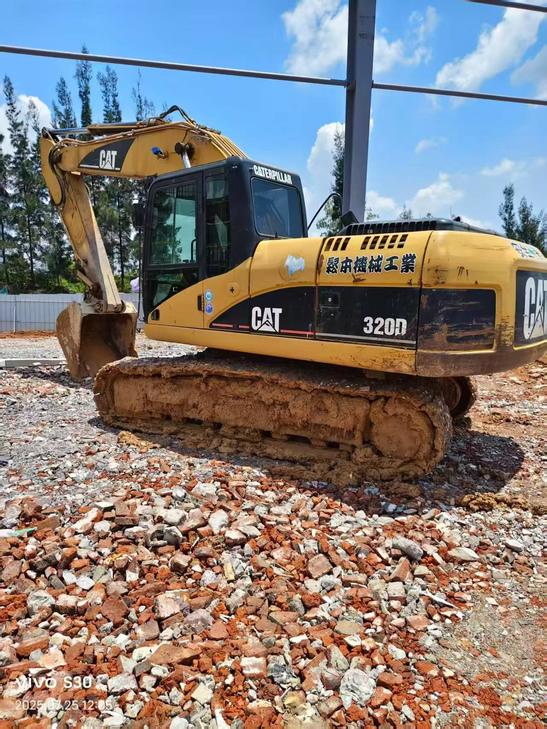 Buy Caterpillar 320D Used Excavator / 1