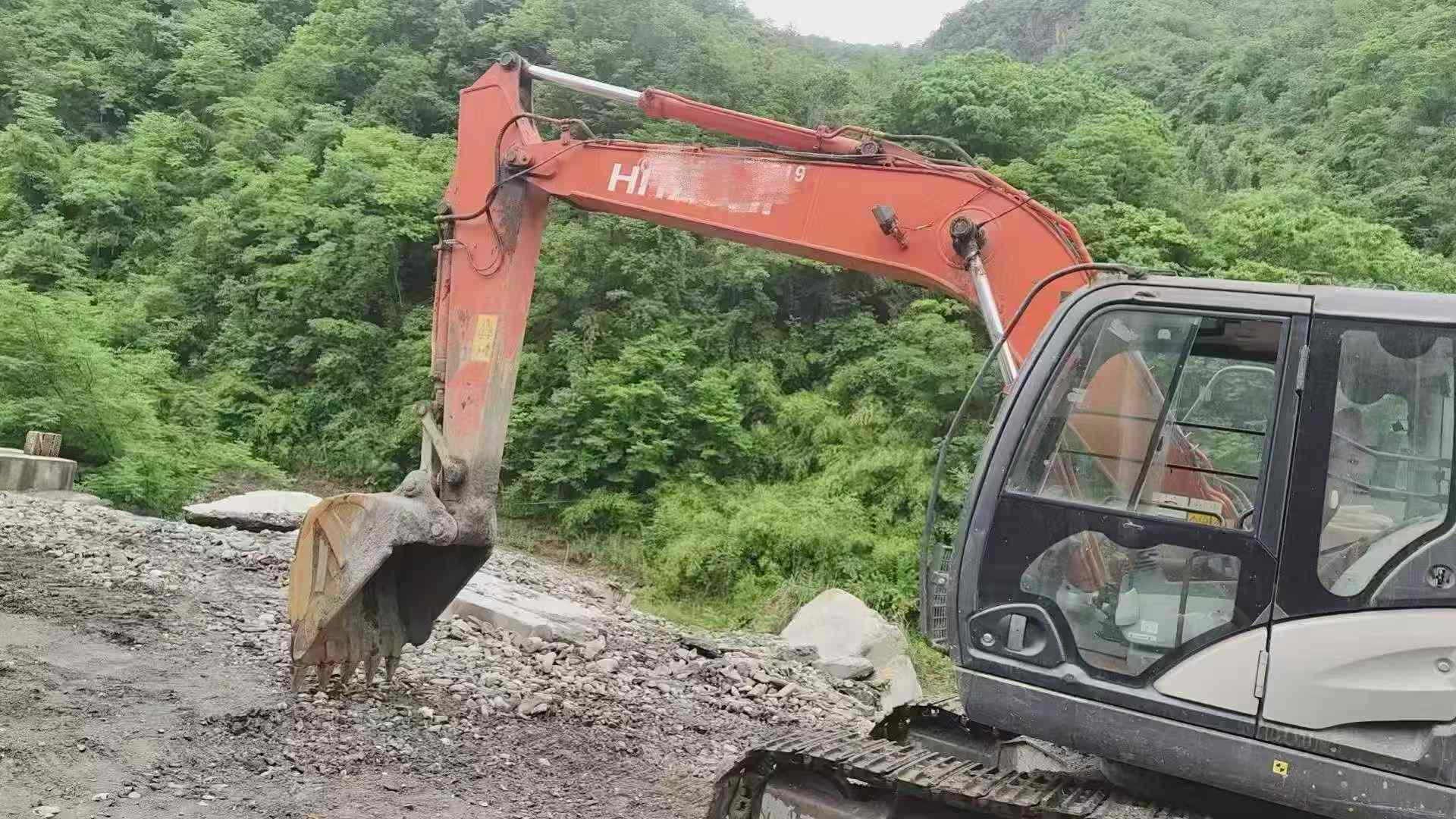 Buy Hitachi ZX170W-3 Used Excavator / 2 Buy Hitachi ZX170W-3 Used Excavator / 2