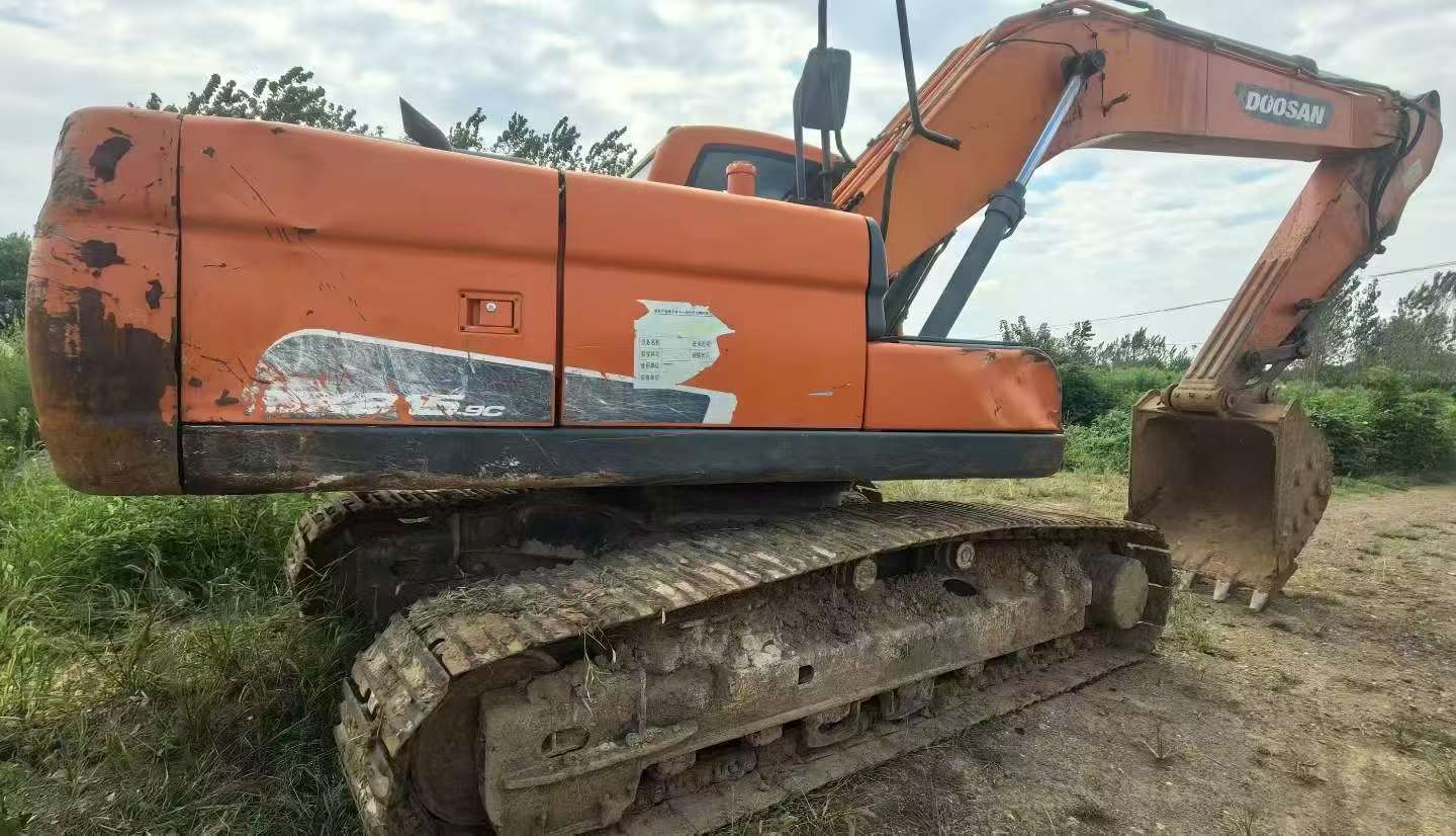 Buy Doosan DH215-7 Used Excavator / 1