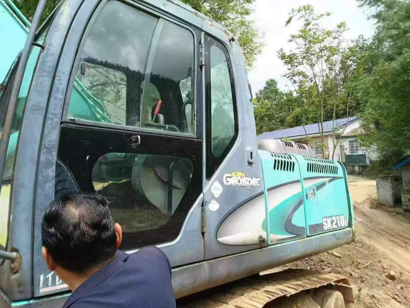Buy Kobelco SK200-8 Used Excavator / 3 Buy Kobelco SK200-8 Used Excavator / 3