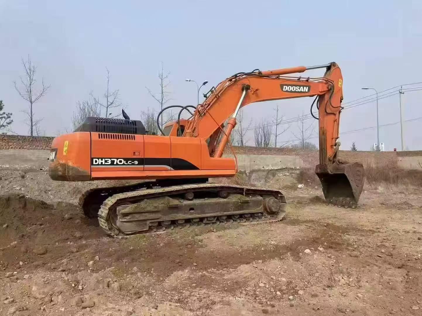 Buy Doosan DH370LC-9 Used Excavator / 4 Buy Doosan DH370LC-9 Used Excavator / 4