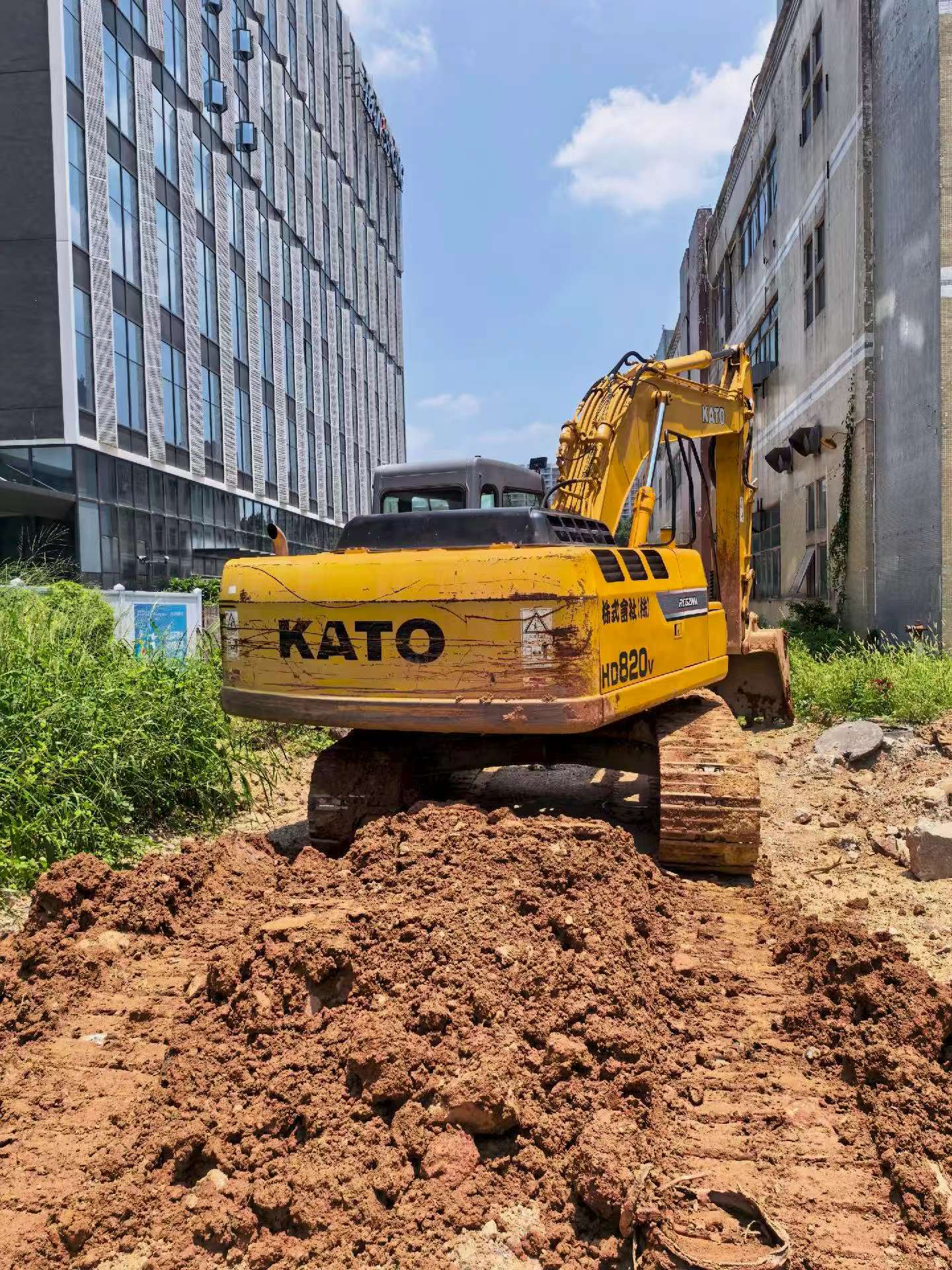 Buy Kato Used Excavator / 3 Buy Kato Used Excavator / 3