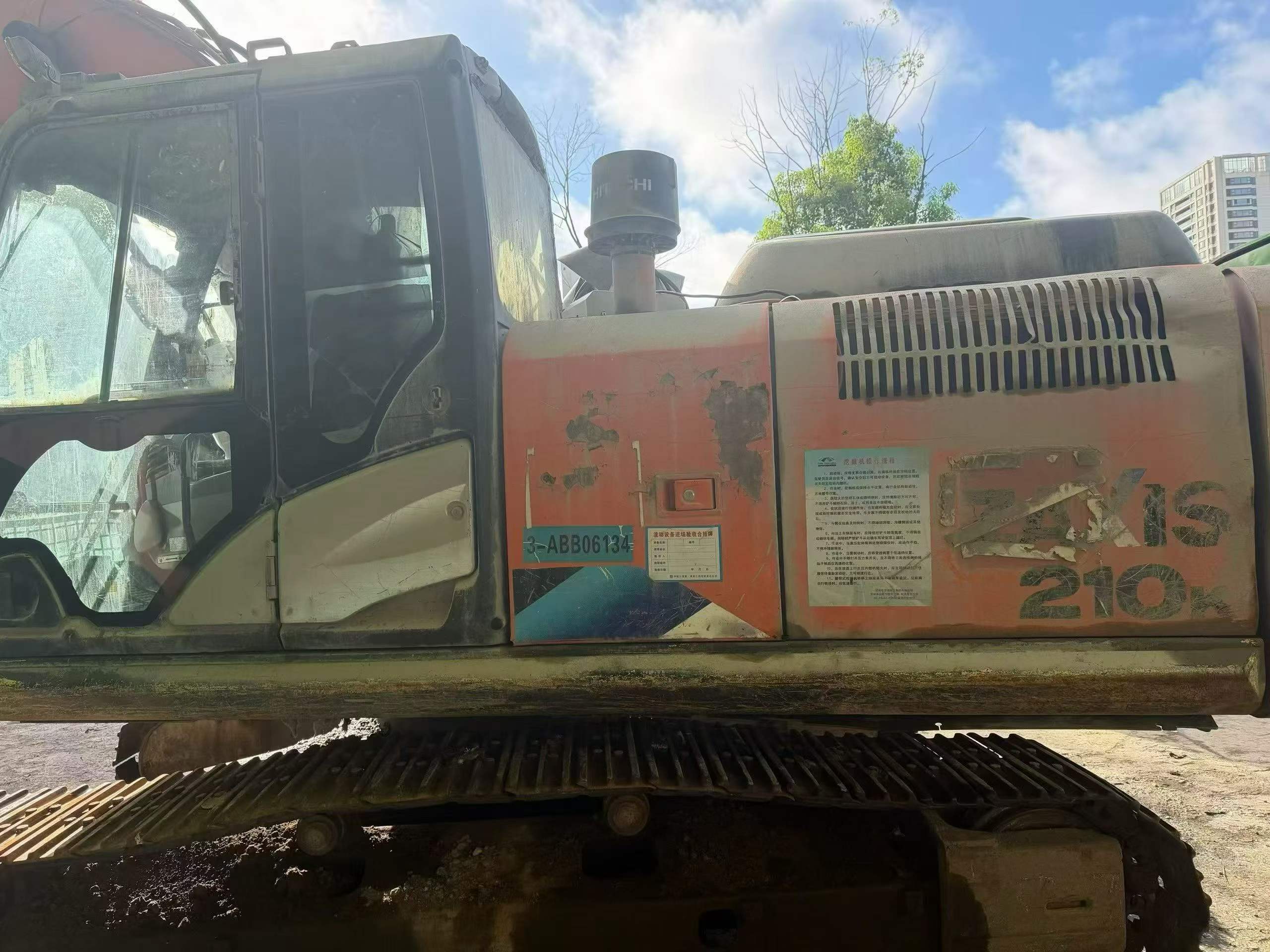 Buy Hitachi ZX210K-5A Used Excavator / 1