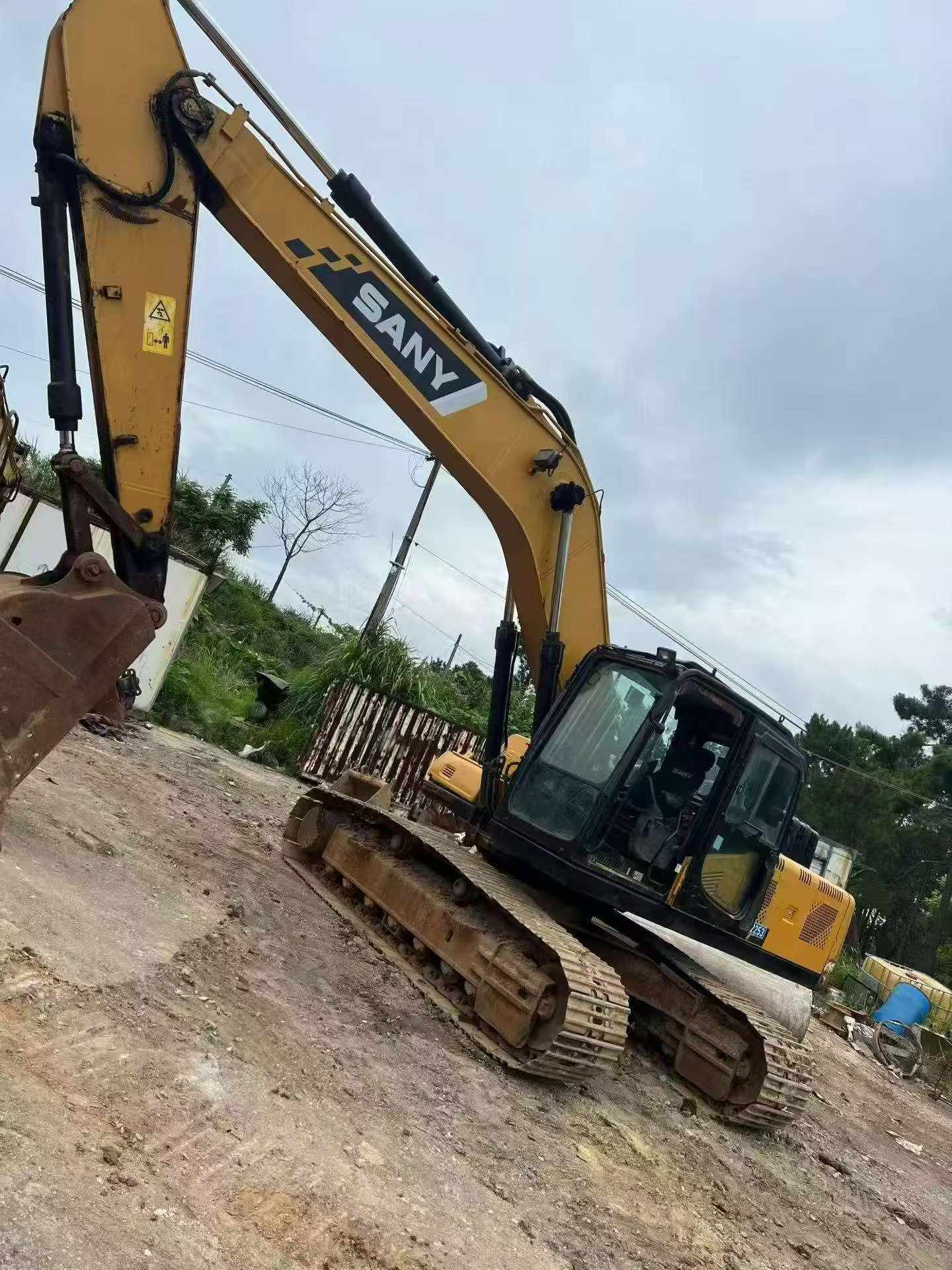 Buy Sany SY200C Used Excavator / 3 Buy Sany SY200C Used Excavator / 3