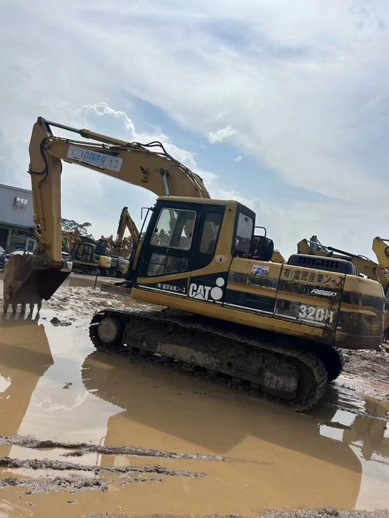 Buy Caterpillar 320B Used Excavator / 1
