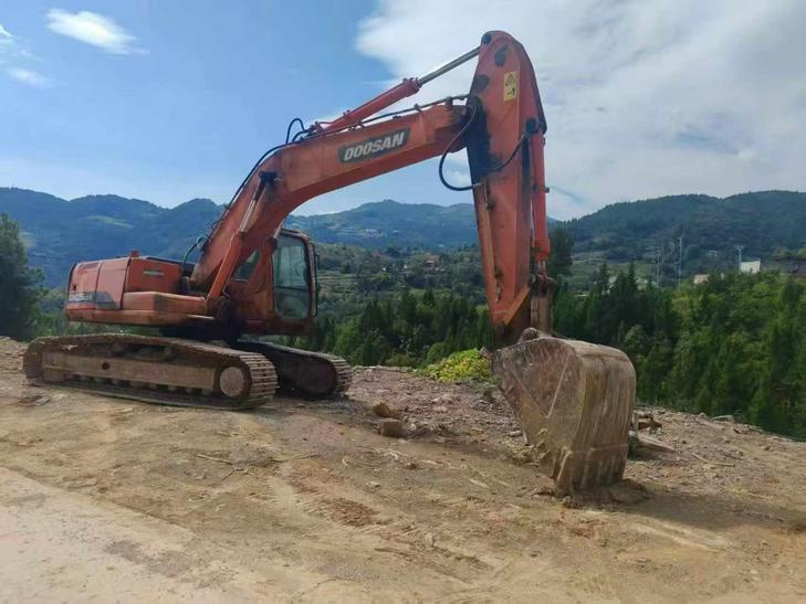 Buy Doosan DH225-7 Used Excavator / 1