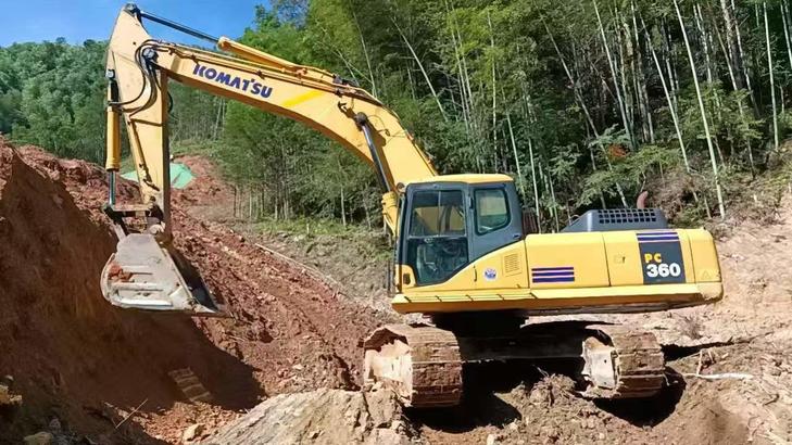 Buy Komatsu Used Excavator / 1