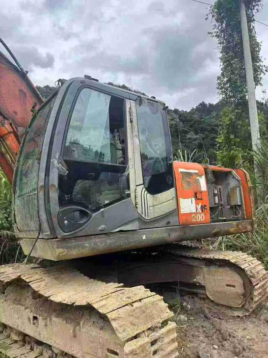 Buy Hitachi EX200-3 Used Excavator / 1