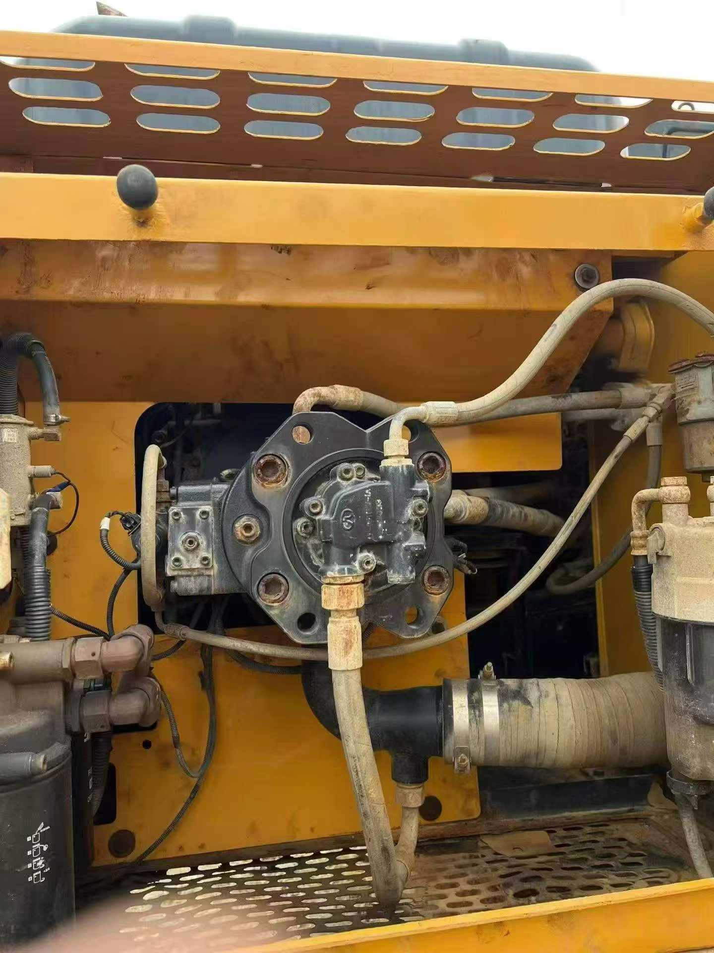 Buy Sany SY200C Used Excavator / 4 Buy Sany SY200C Used Excavator / 4