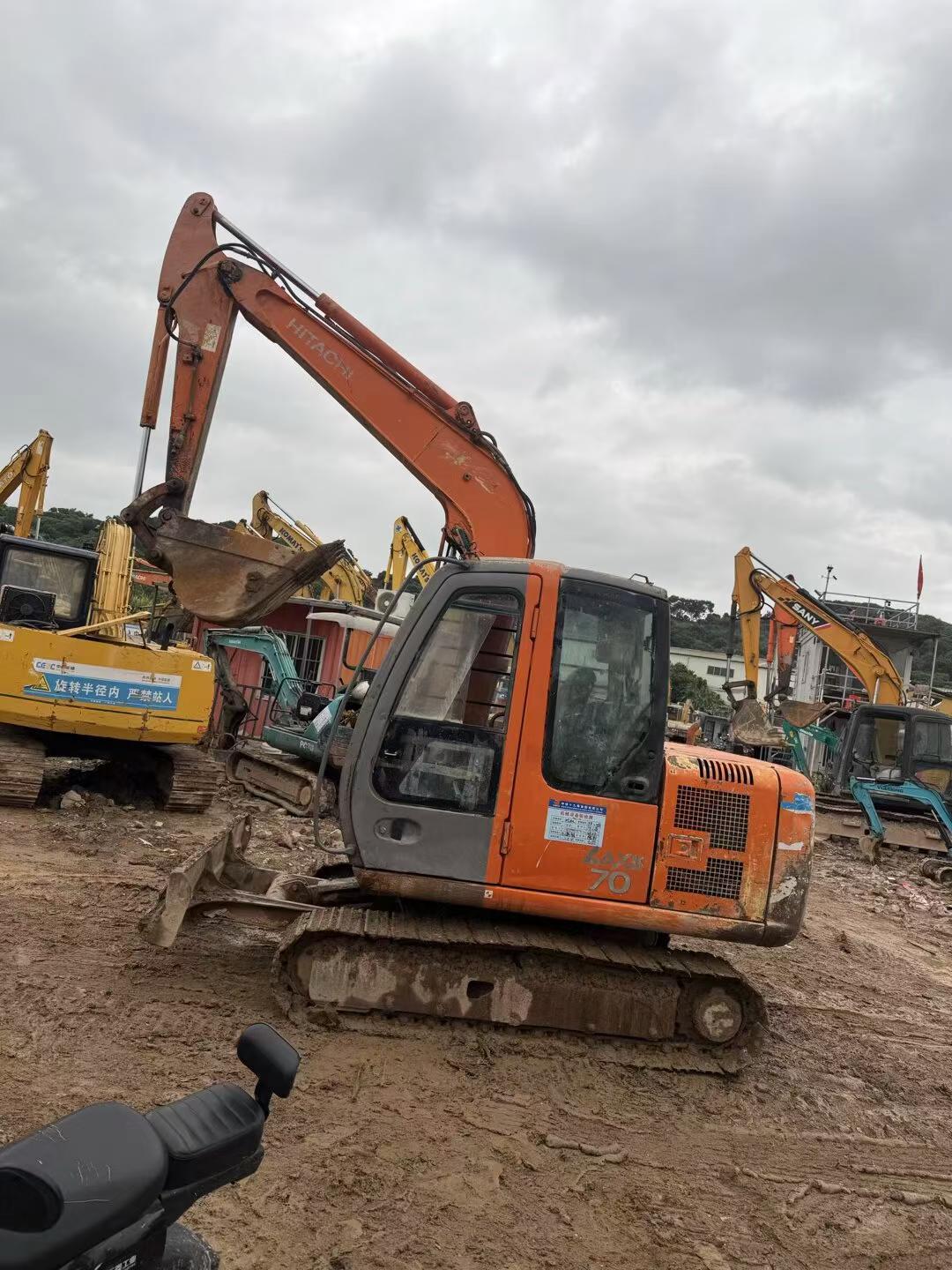 Buy Hitachi EX60-6 Used Excavator / 1