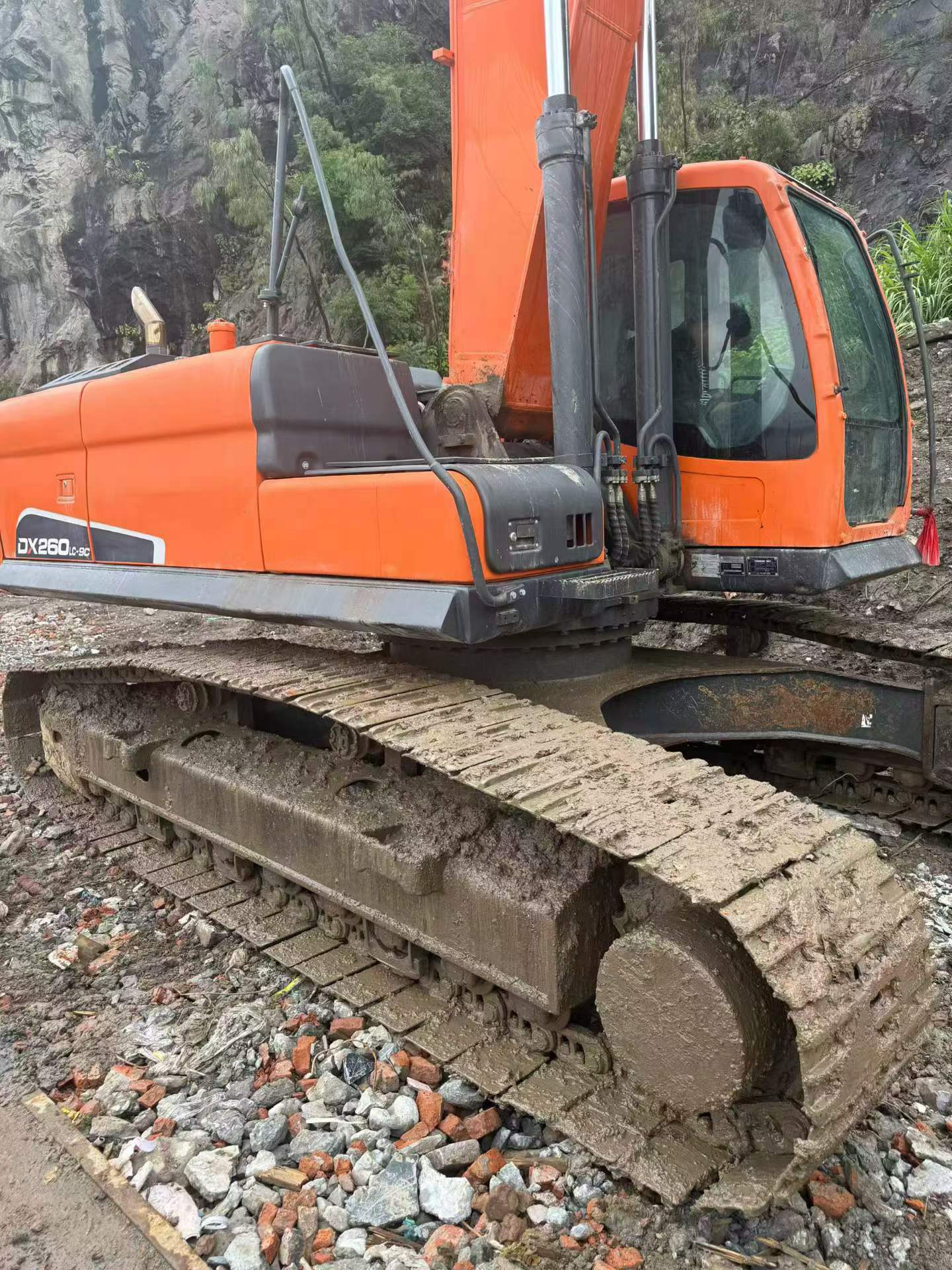 Compre Escavadeira Doosan DX260LC Usada / 3