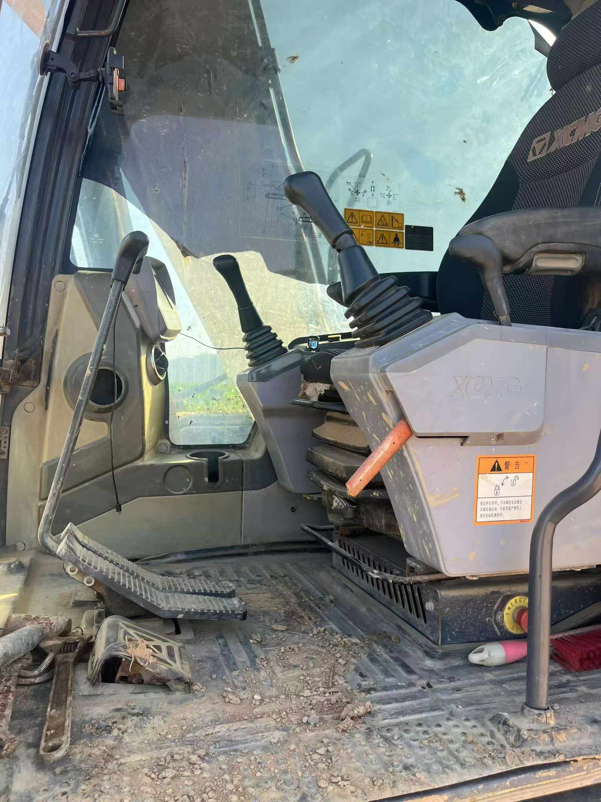 Buy XCMG XE135B Used Excavator / 7 Buy XCMG XE135B Used Excavator / 7