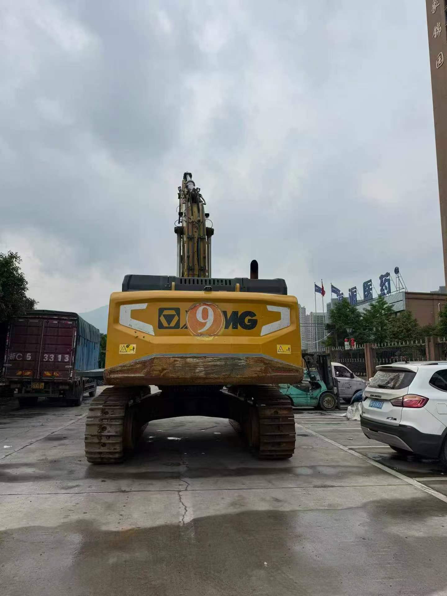 Buy XCMG LW600E Used Excavator / 4 Buy XCMG LW600E Used Excavator / 4