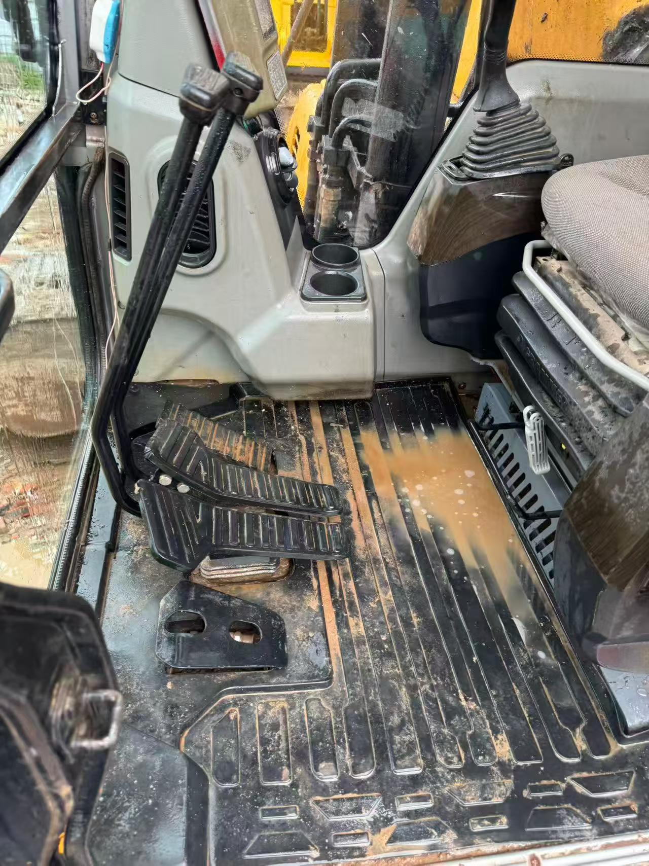 Buy Sany SY215C-8 Used Excavator / 4 Buy Sany SY215C-8 Used Excavator / 4