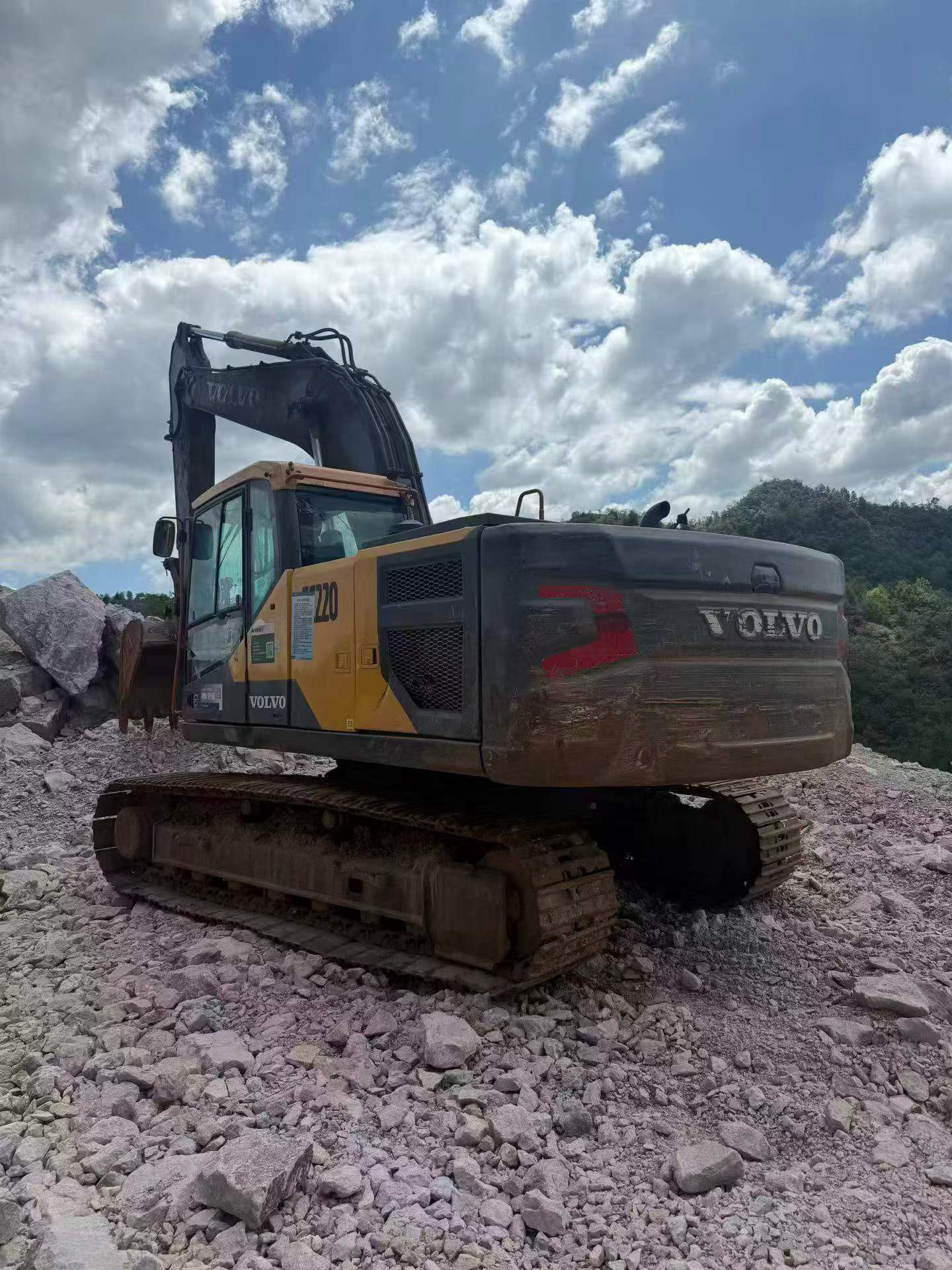 Buy Volvo EC200 Used Excavator / 1