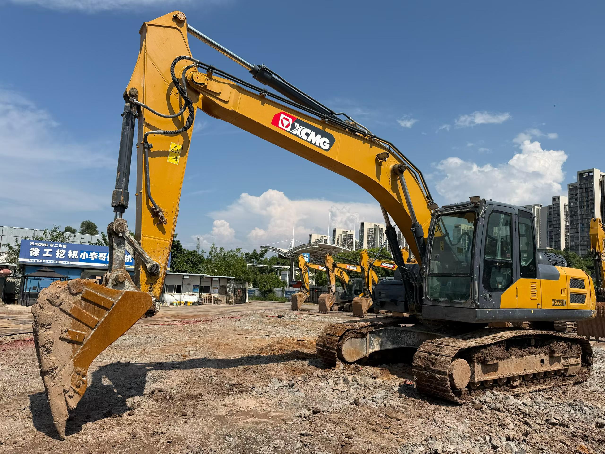 Buy XCMG XE225DK Used Excavator / 1