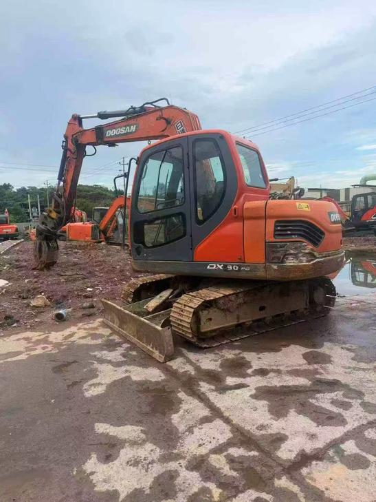 Buy Doosan DX75 Used Excavator / 1