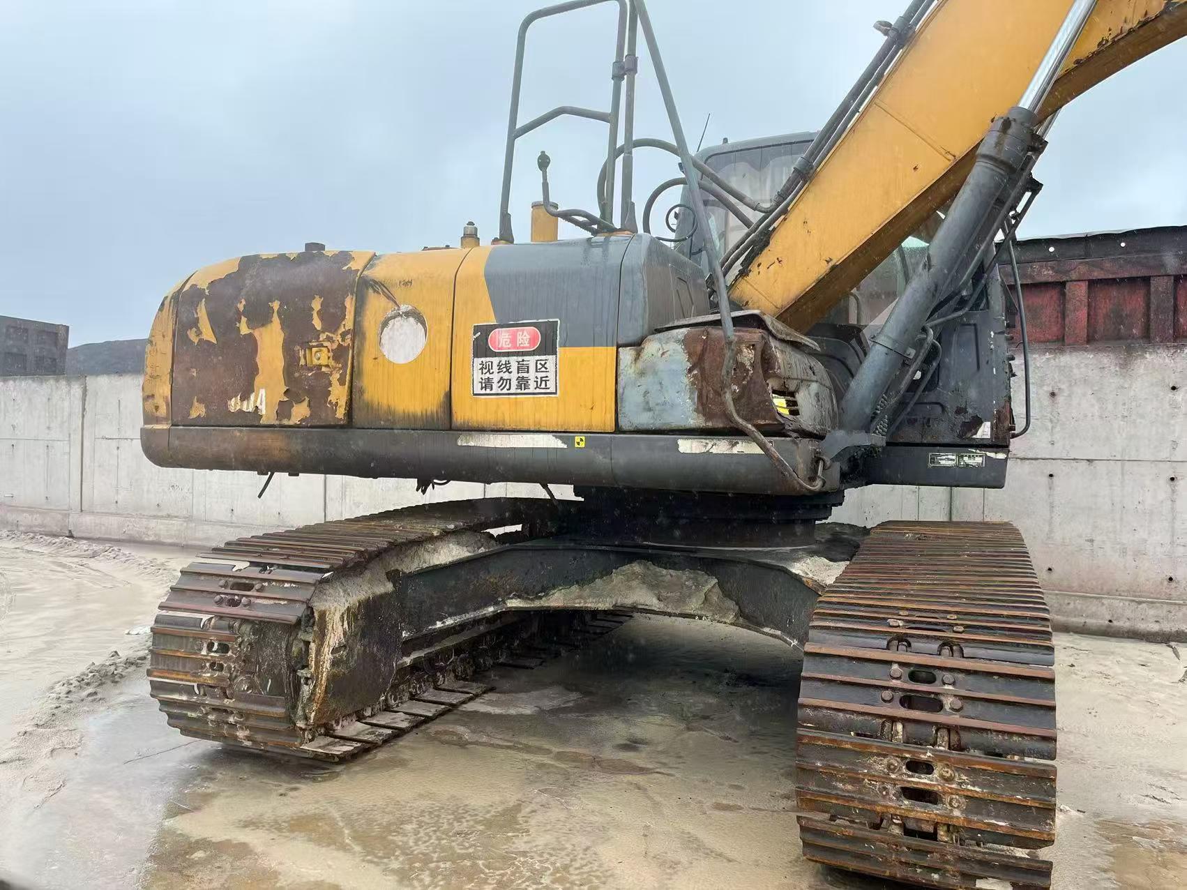 Buy XCMG XE200 Used Excavator / 2 Buy XCMG XE200 Used Excavator / 2