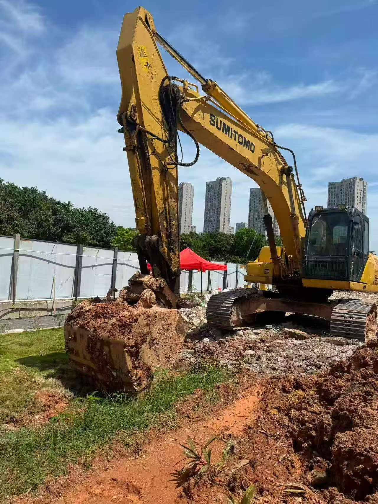 Buy Sumitomo SH240-3 Used Excavator / 9 Buy Sumitomo SH240-3 Used Excavator / 9