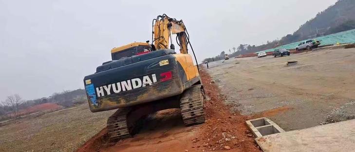 Buy Hyundai R215VS Used Excavator / 1