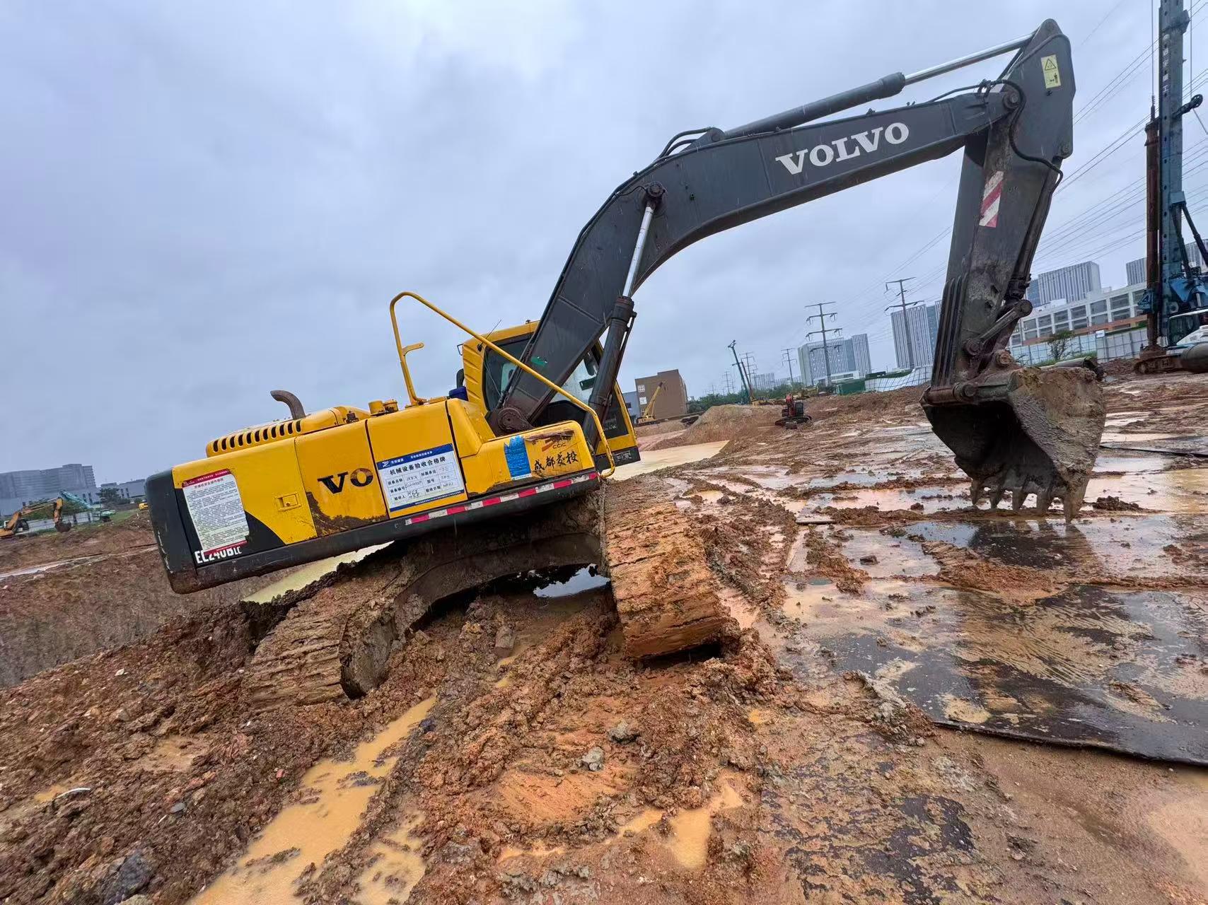 Buy Volvo EC240 Used Excavator / 1