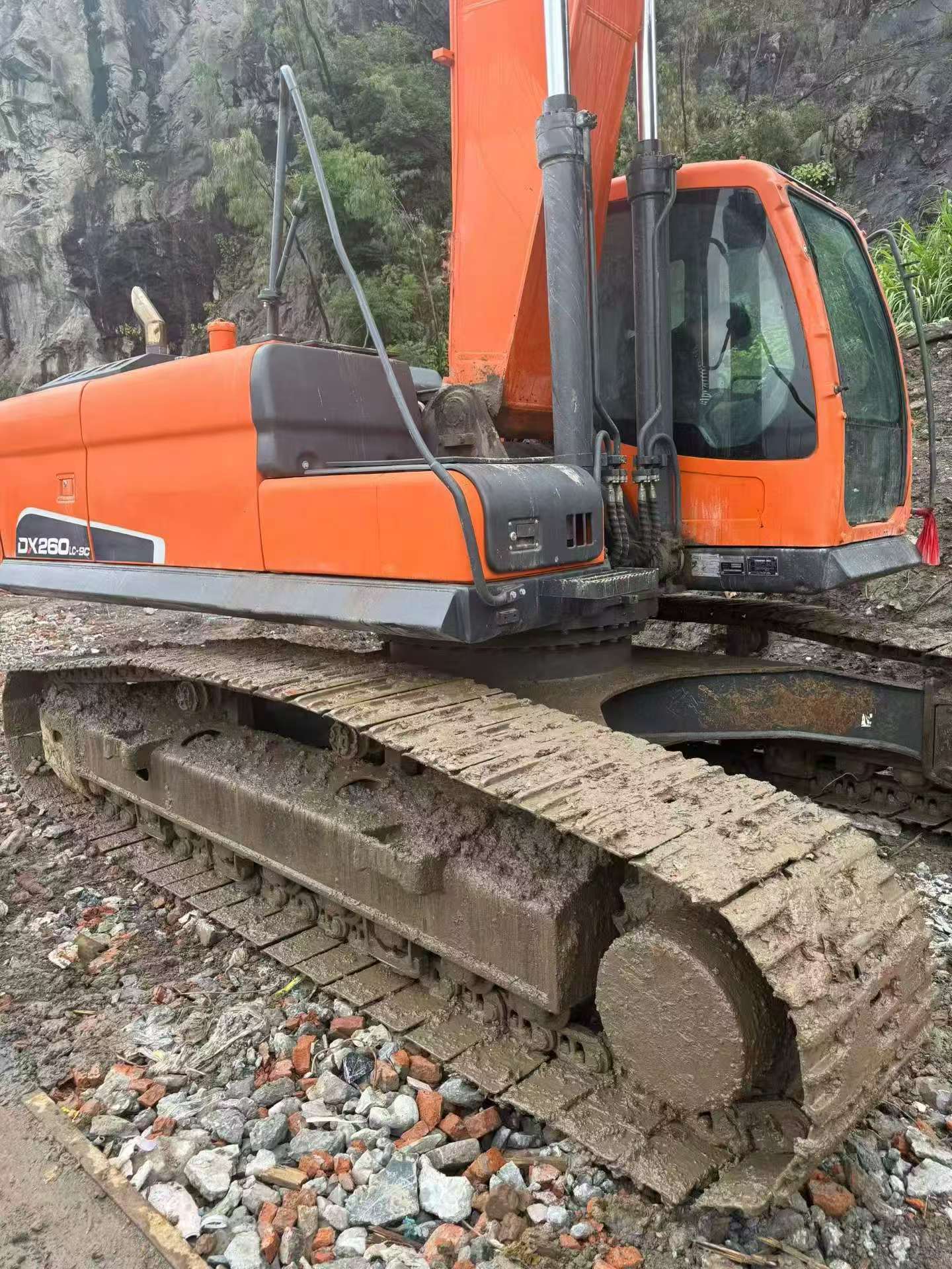 Buy Doosan DX260LC Used Excavator / 3 Buy Doosan DX260LC Used Excavator / 3