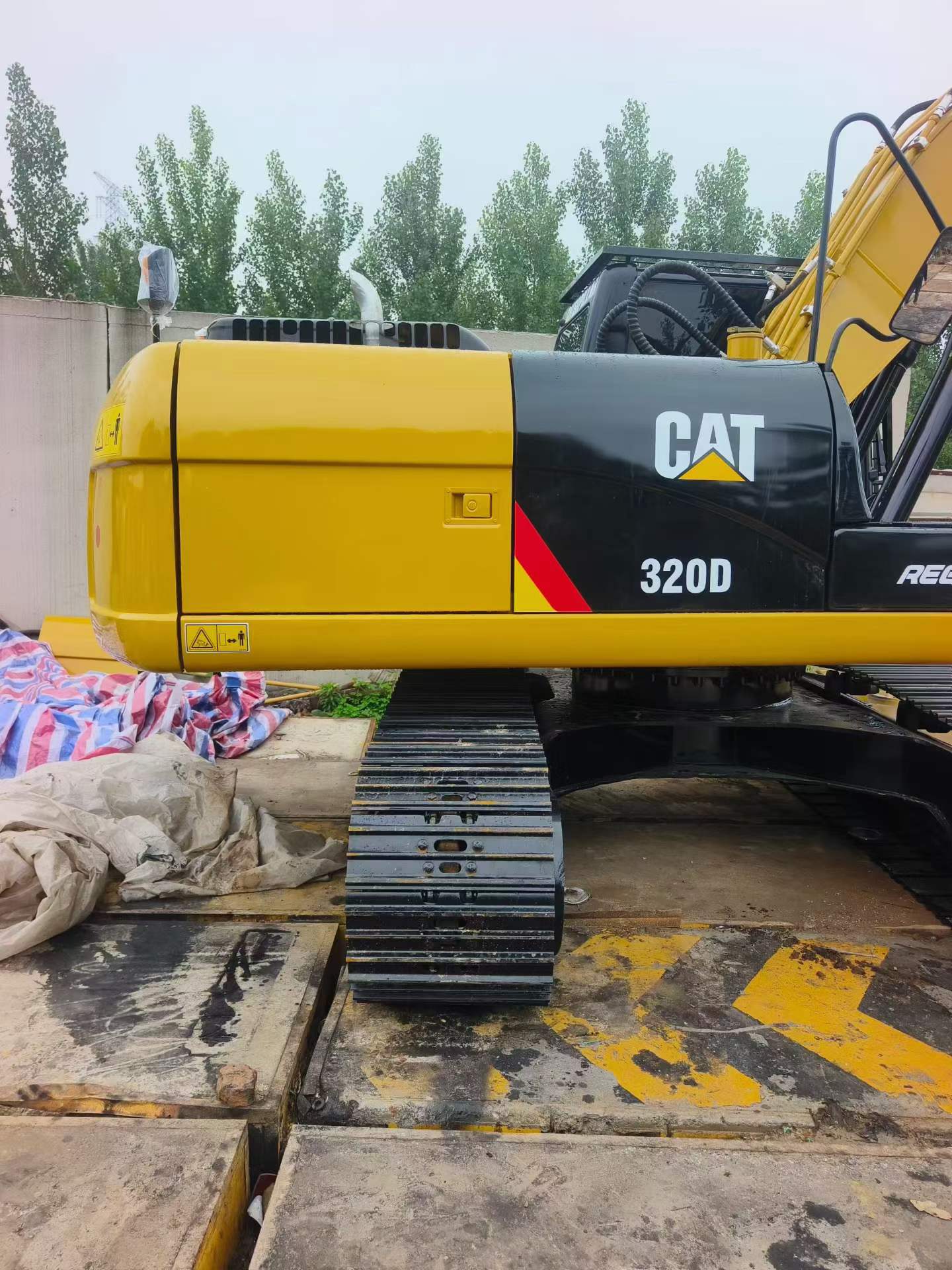 Buy Caterpillar 320D Used Excavator / 1