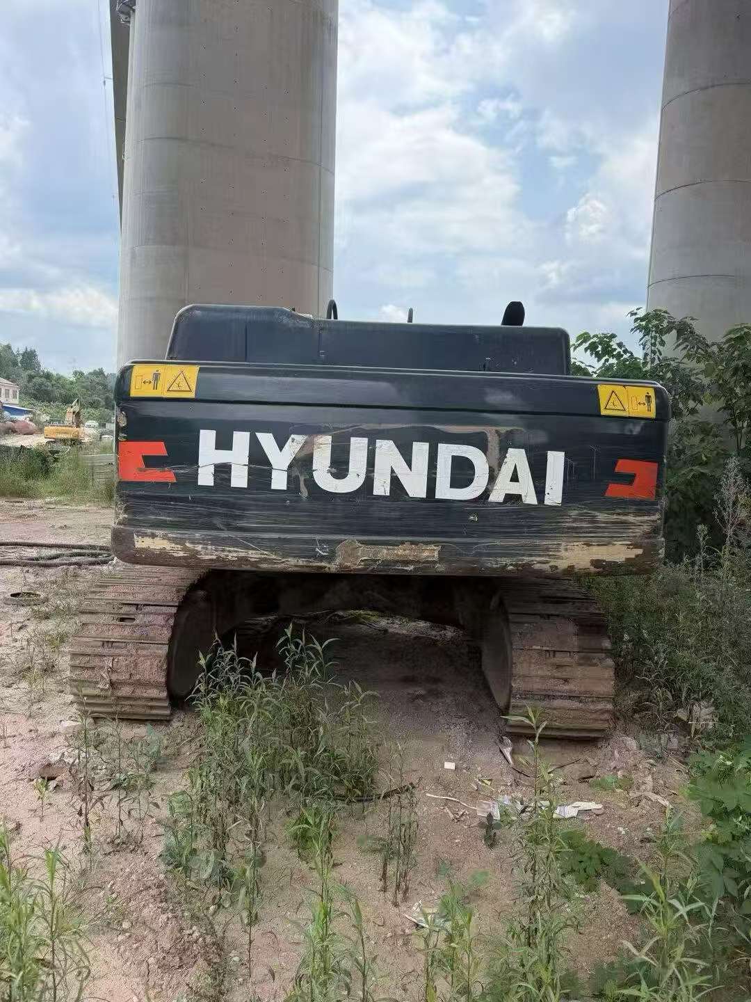 شراء حفارة Hyundai R335-7 مستعملة / 2