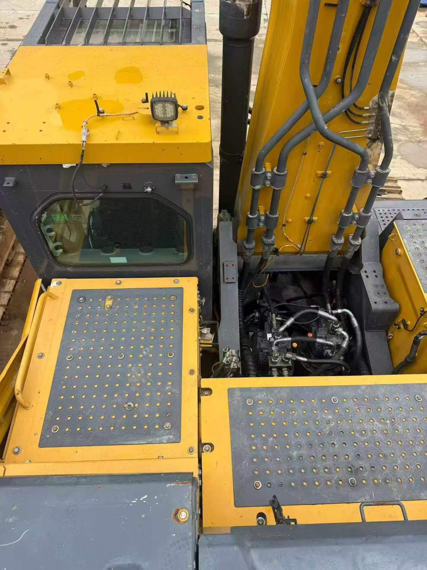 Buy XCMG LW600E Used Excavator / 2 Buy XCMG LW600E Used Excavator / 2