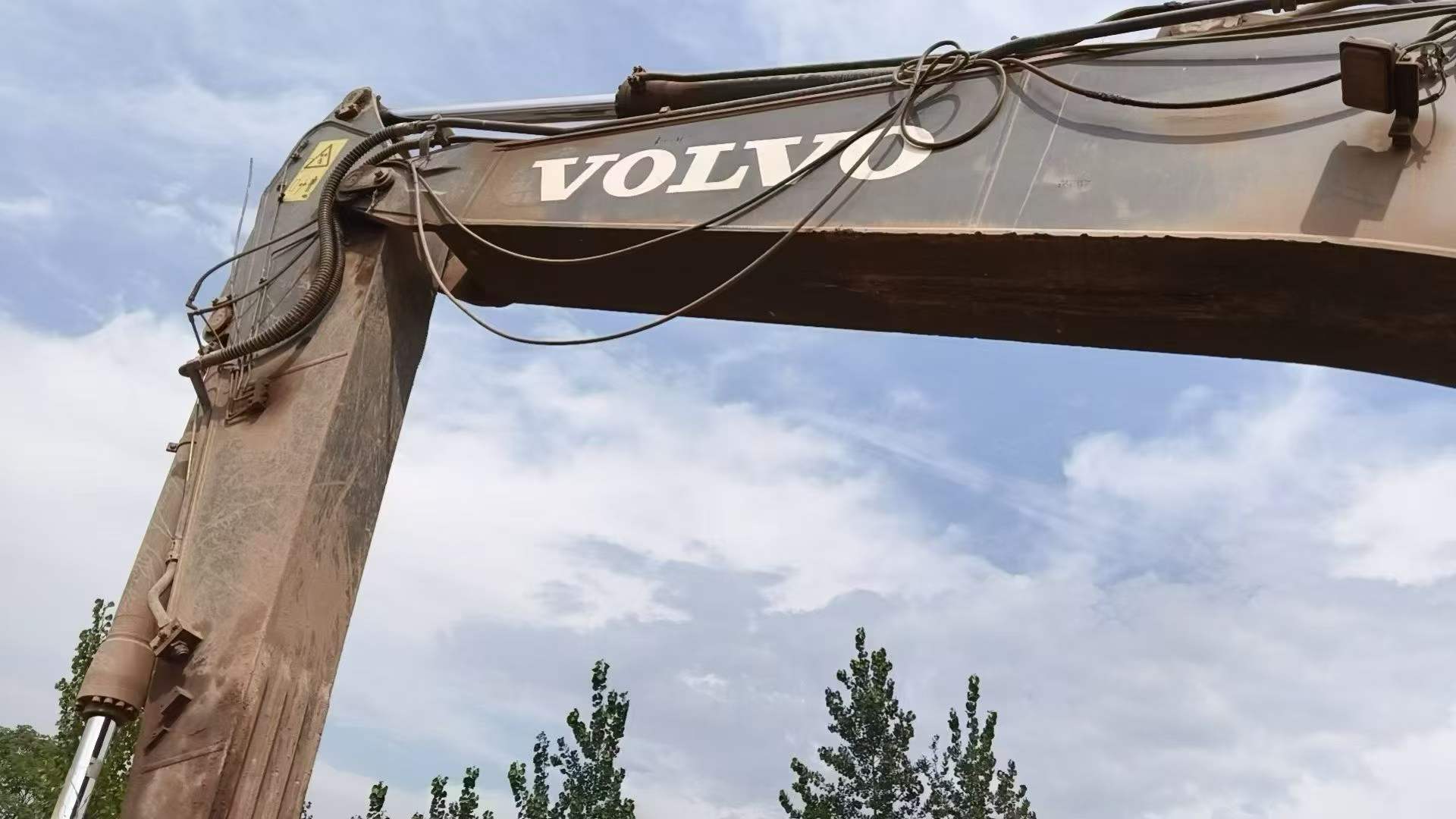 Compre Escavadeira Volvo EC210B Usada / 5