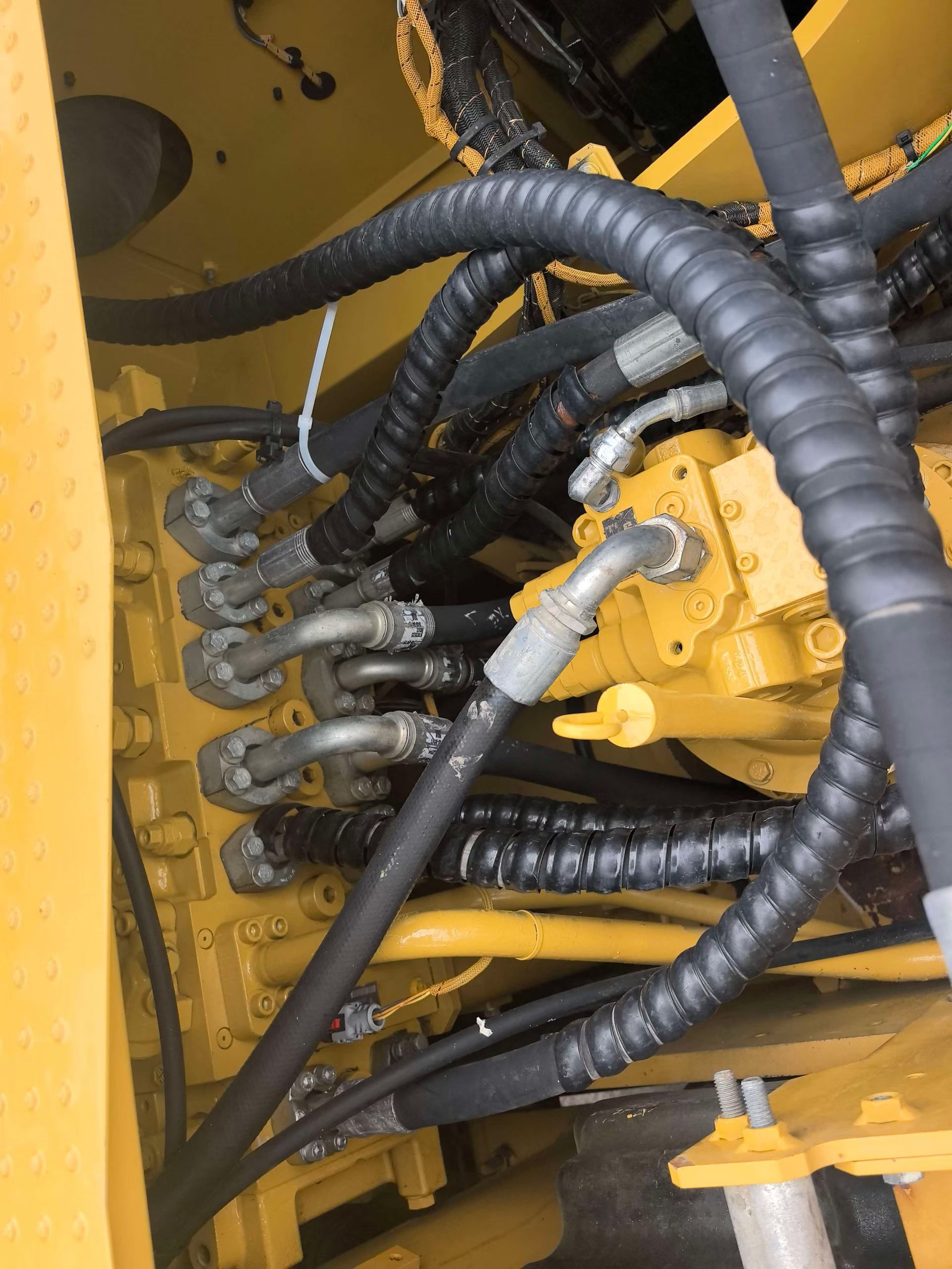 Buy Caterpillar 323 Used Excavator / 6 Buy Caterpillar 323 Used Excavator / 6
