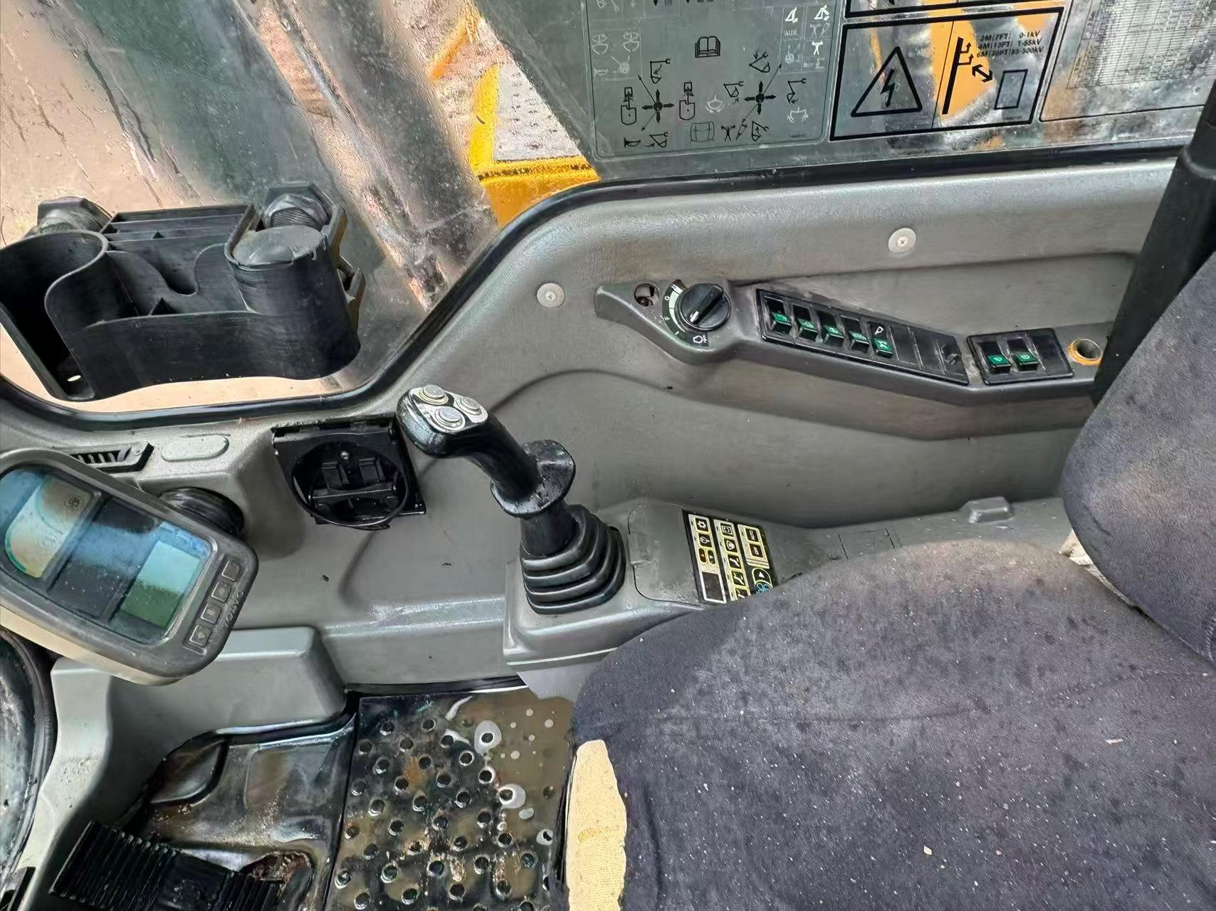 Buy Volvo EC140 Used Excavator / 4