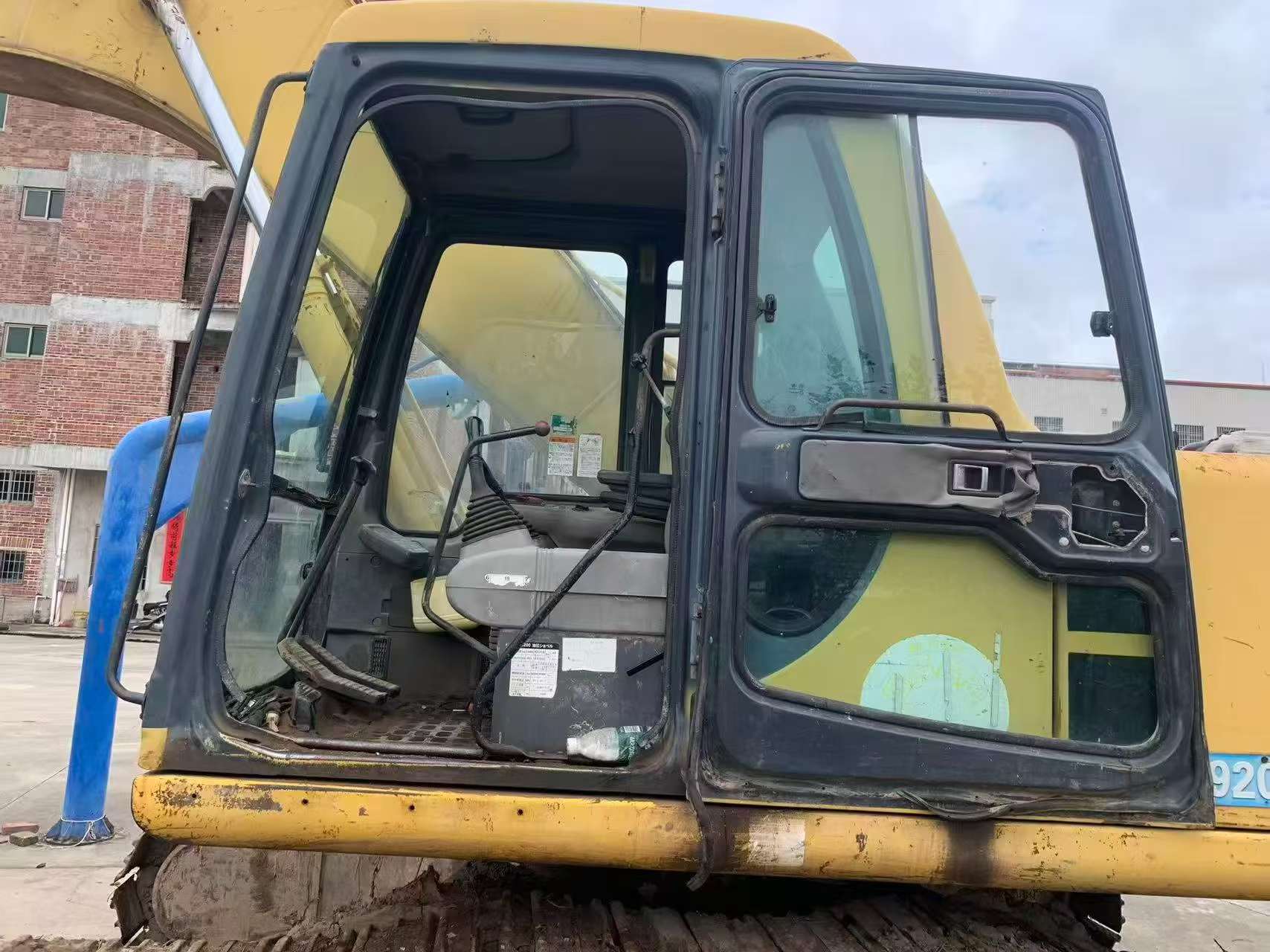 Buy Komatsu PC200-6 Used Excavator / 4 Buy Komatsu PC200-6 Used Excavator / 4