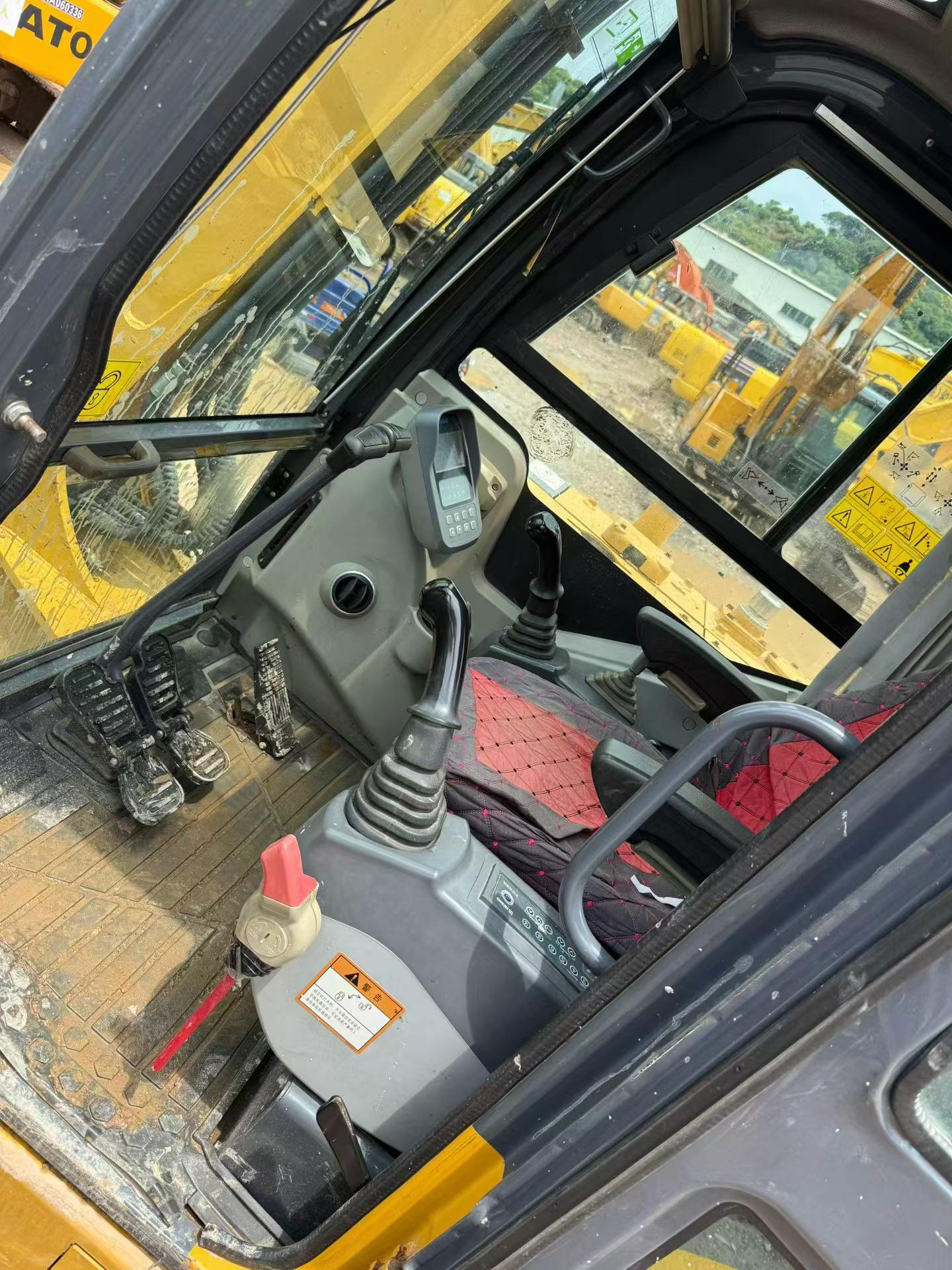 Buy XCMG XE60 Used Excavator / 8