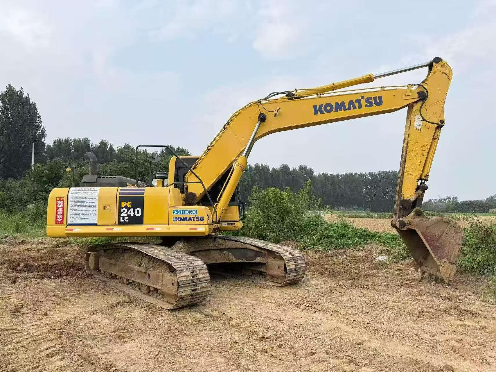 Buy Komatsu PC240-6 Used Excavator / 2 Buy Komatsu PC240-6 Used Excavator / 2