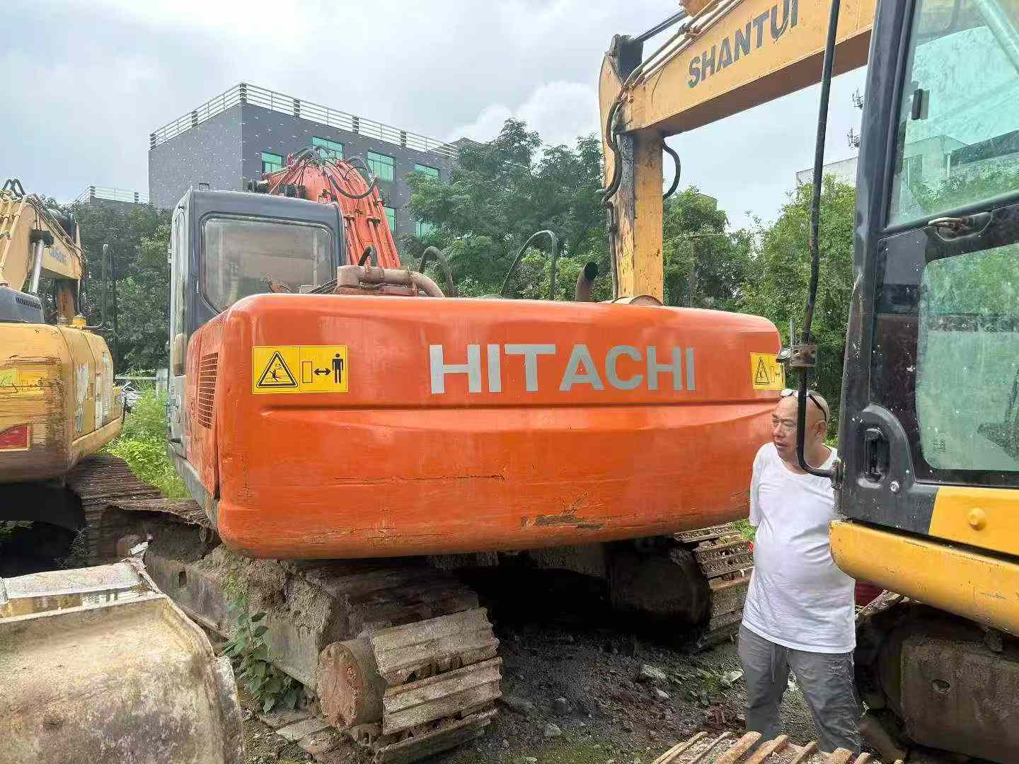 Buy Hitachi ZX200-6 Used Excavator / 1